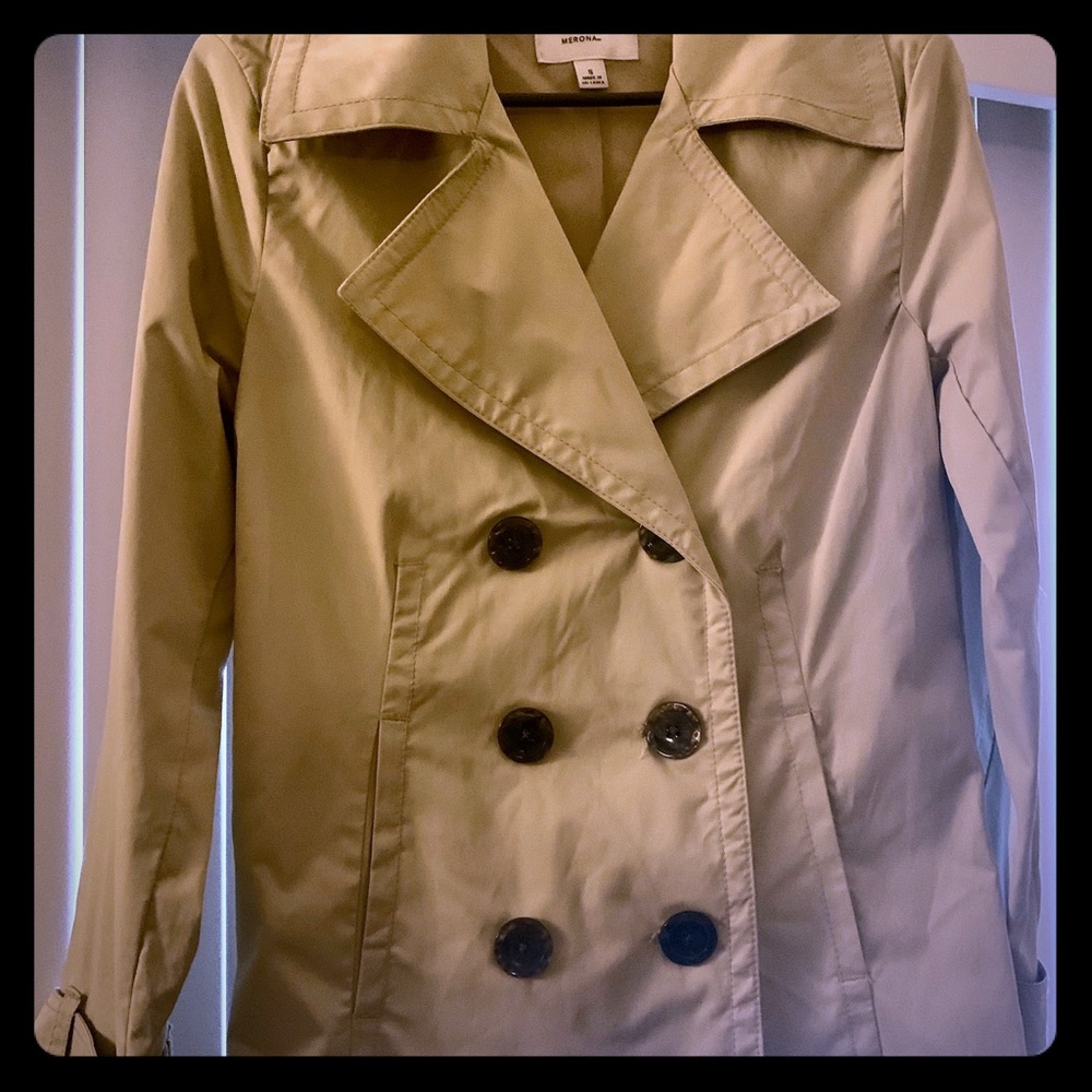 Beidge woman’s trench short coat